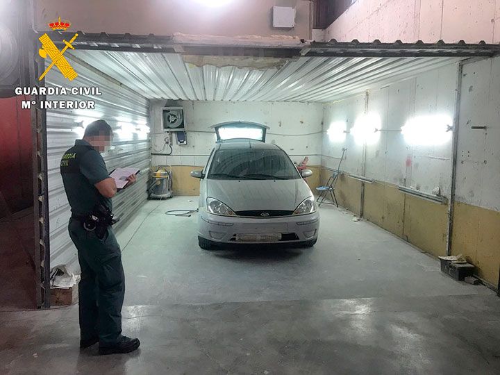 Denunciado el propietario reincidente de un taller clandestino en La Ribera