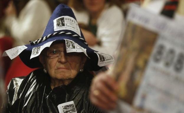 ¿Qué harías si te encuentras un décimo de la Lotería de Navidad en la calle?