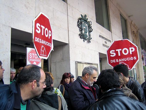 PAH pide que se expediente a los agentes que les desalojaron del Ayuntamiento