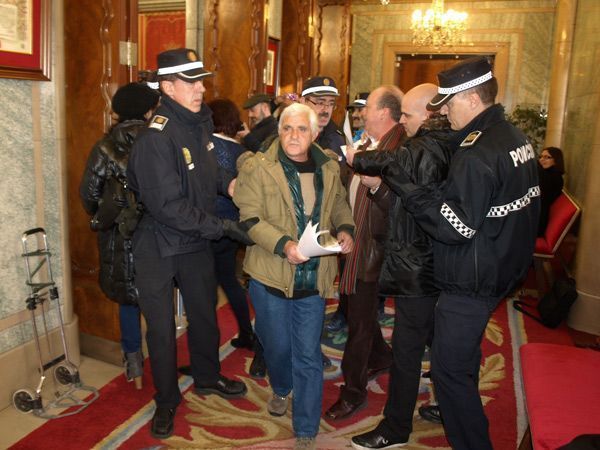 La Asamblea contra la Especulación y la PAH protestan a ritmo de villancico