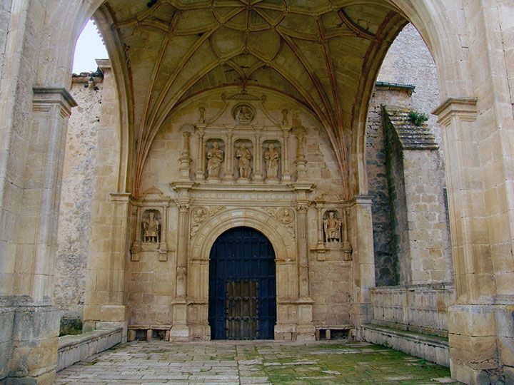 Comienza la restauración del pórtico renacentista de Bisjueces