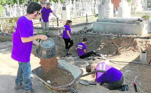 Memoria Histórica reclama fondos para identificar cuerpos de las fosas del Carmen