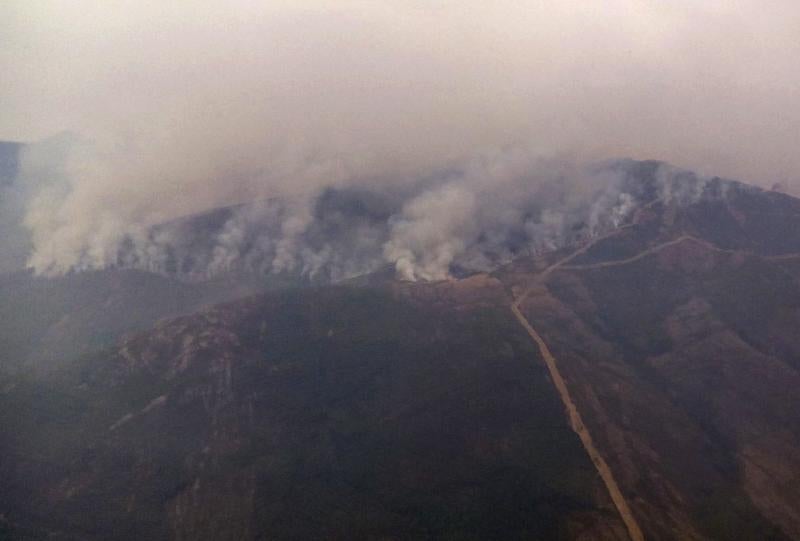El presidente de la Junta, Juan Vicente Herrera, en el puesto de Mando Avanzado del incendio de La Cabrera