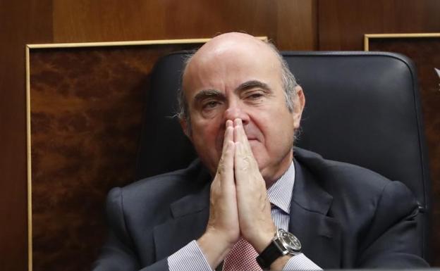 Guindos dice que la caída del Popular habría costado 36.000 millones