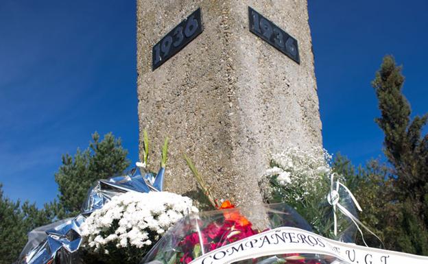 El Partido Socialista repite una dolorosa a la fosa de La Pedraja, que cumple 40 años