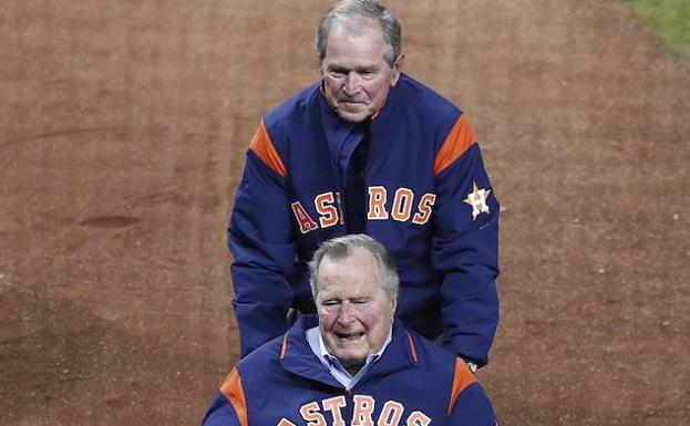 Bush padre dice que votó por Hillary Clinton