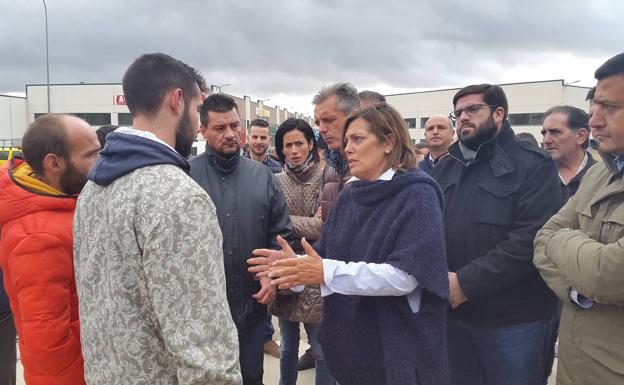 La Junta compromete ayudas para levantar «cuanto antes» la fábrica quemada en Ávila