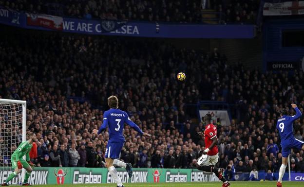 Conte se lleva el primer 'round' ante Mourinho