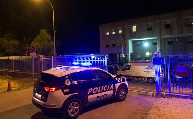 Unos 60 internos protagonizan otro intento de fuga en un CIE de Murcia