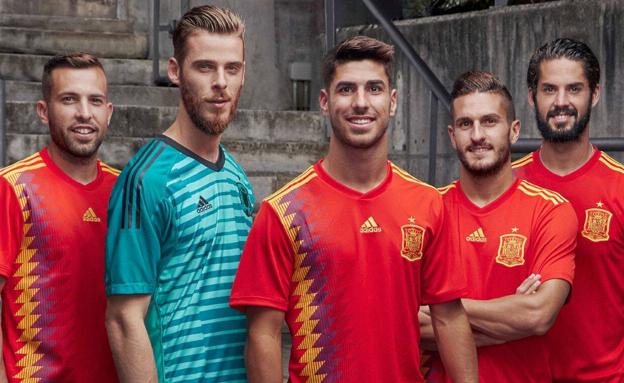 Polémica por la nueva camiseta de España para el Mundial