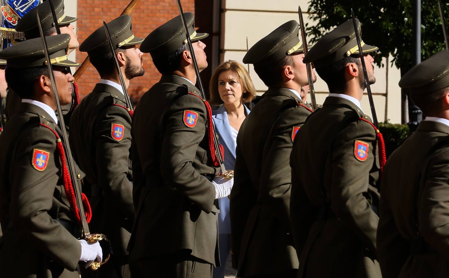 La ministra de Defensa, María Dolores de Cospedal, visita la Academia de Caballería de Valladolid