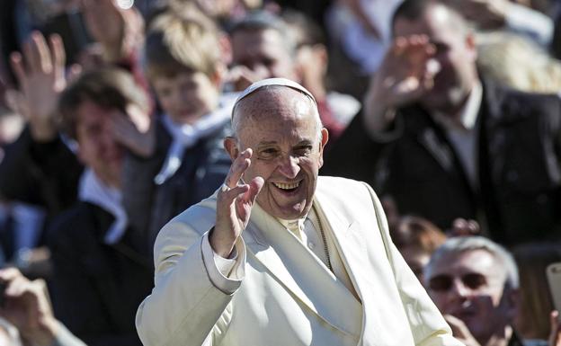 El Papa prohíbe la venta de cigarrillos en el Vaticano a partir de 2018