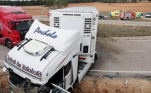 Un fallecido y cinco heridos en un accidente entre un camión y un monovolumen en Berlanga de Duero