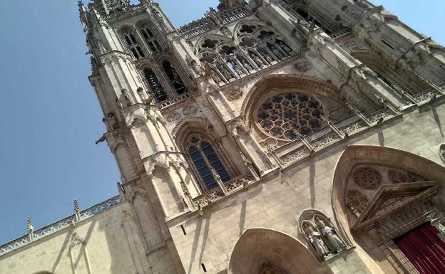 La cruz de Lampedusa, de madera de las barcas de inmigrantes naufragados, llega a Burgos