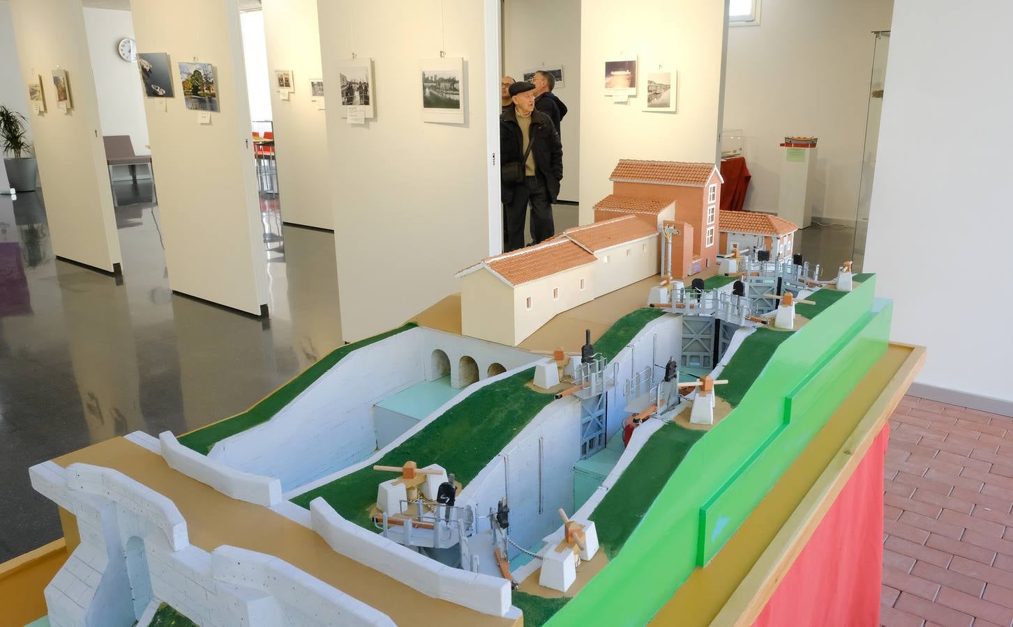 Exposición sobre el Canal de Castilla en el centro cívico de La Victoria