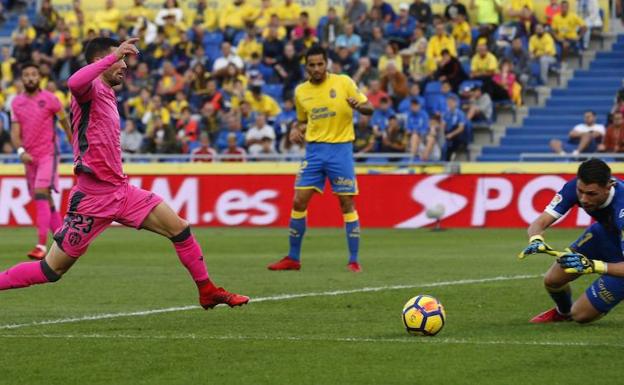 El Levante hurga en la herida de Las Palmas