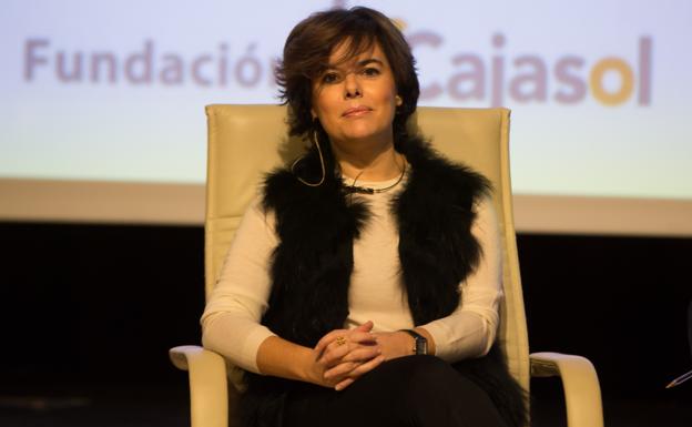 Sáenz de Santamaría: «Hay que revertir el mal causado por los independentistas»