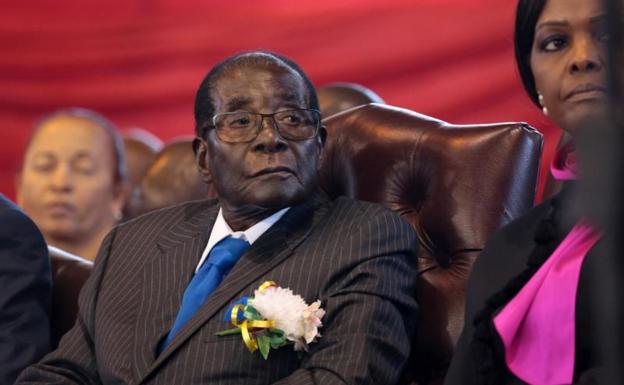 Mugabe recibió garantías de que no será juzgado antes de dimitir y desea morir en Zimbabue