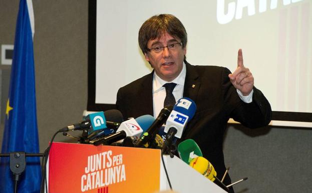 Puigdemont dice que los catalanes deberían votar si quieren seguir en la UE