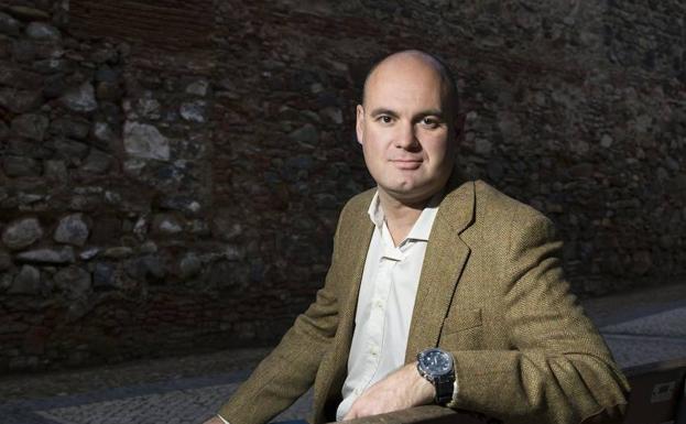 El escritor y periodista Enrique Bocanegra presenta 'Un espía en la trinchera' en el MEH