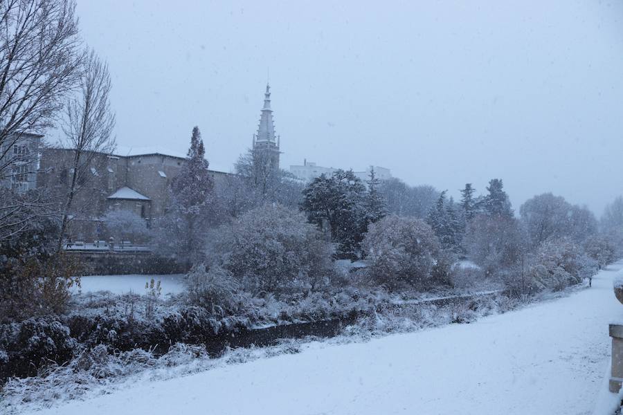 La nieve acecha el día de Reyes, precedida de la lluvia durante la Cabalgata