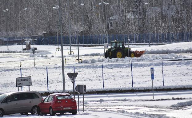 Las carreteras palentinas se abren al tráfico tras los problemas de la nieve de primeras horas