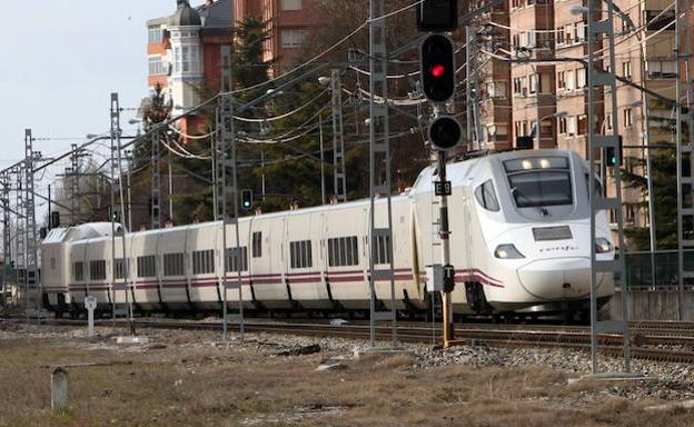 El hielo avería un Alvia en Villamuriel y obliga a transbordar a sus 228 pasajeros