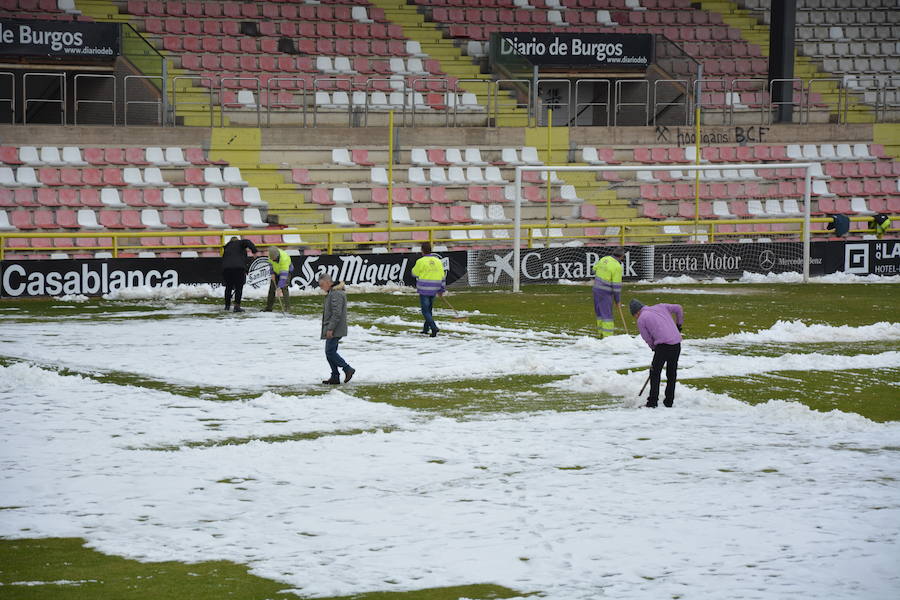 Limpiando la nieve y el hielo de El Plantío