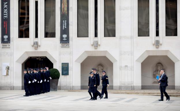 Las policías de Londres dan su más alta condecoración a la memoria de Ignacio Echeverría