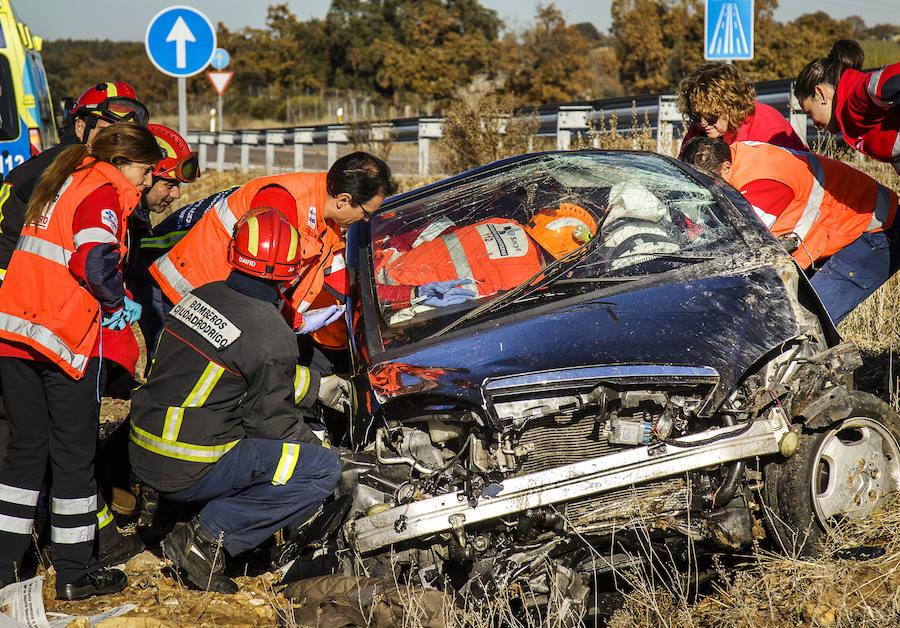 La salida de la vía de un vehículo causa un herido grave en la A-62, a la altura de Ciudad Rodrigo