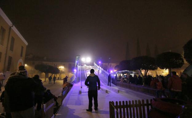 Los fuertes vientos obligan a cerrar el tobogán de hielo