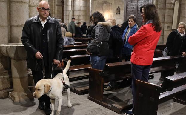 «Un perro guía vale unos 35.000 euros, eso cuestan ‘mis ojos’»