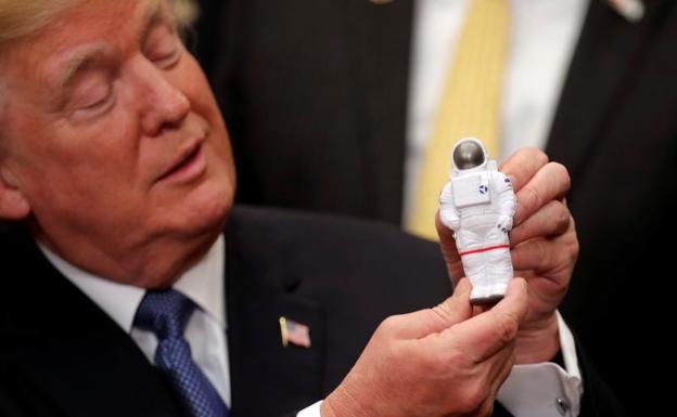 Trump anuncia su intención de volver a enviar astronautas a la Luna