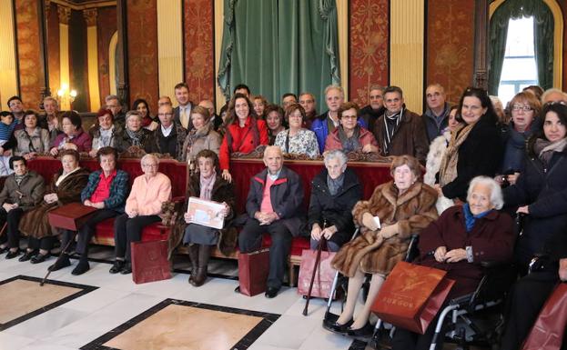 Para vivir más de 100 años «hay que comer bien»