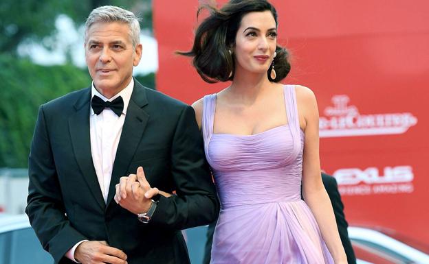 George Clooney regala un objeto inesperado a los pasajeros de su vuelo