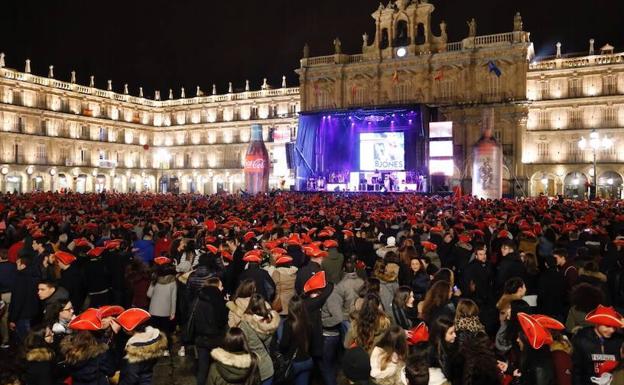 La lluvia no puede con la Nochevieja Universitaria