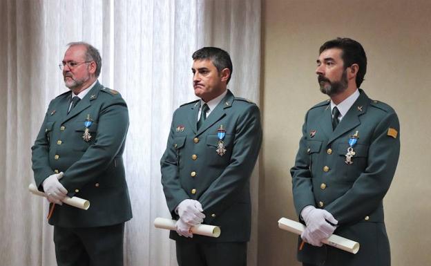 Tres guardias civiles de Burgos reciben la medalla al Mérito Civil
