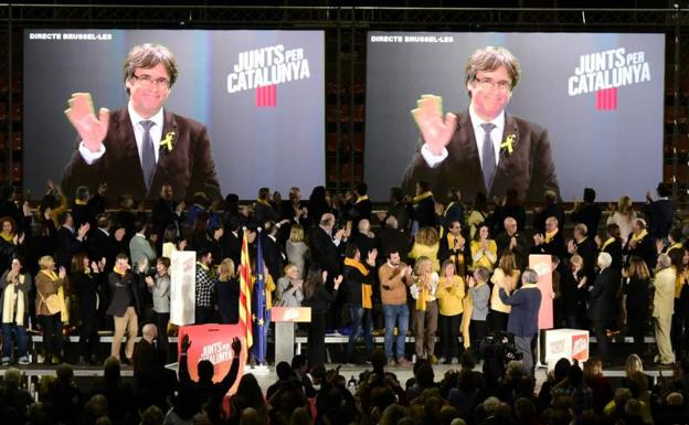 Puigdemont: «El frente del 155» no vencerá a la escuela catalana