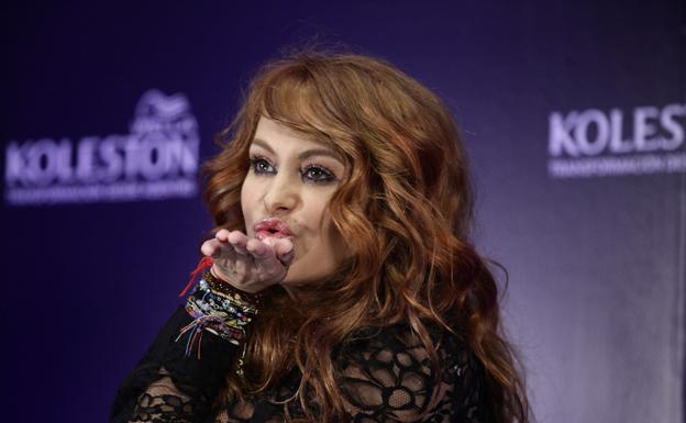 Paulina Rubio viaja a Madrid para la boda de su hermano