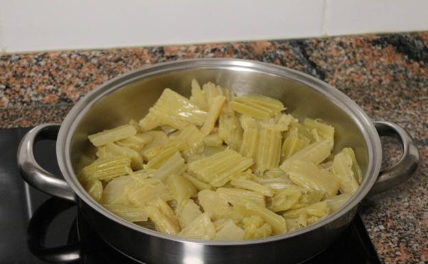 Cardo con almendras, un icono navideño