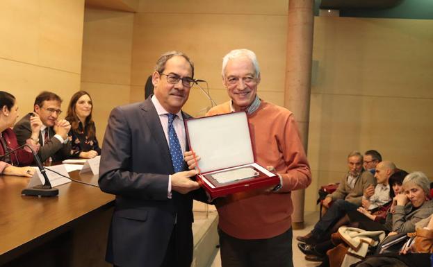 Por toda una vida de trabajo en la Junta