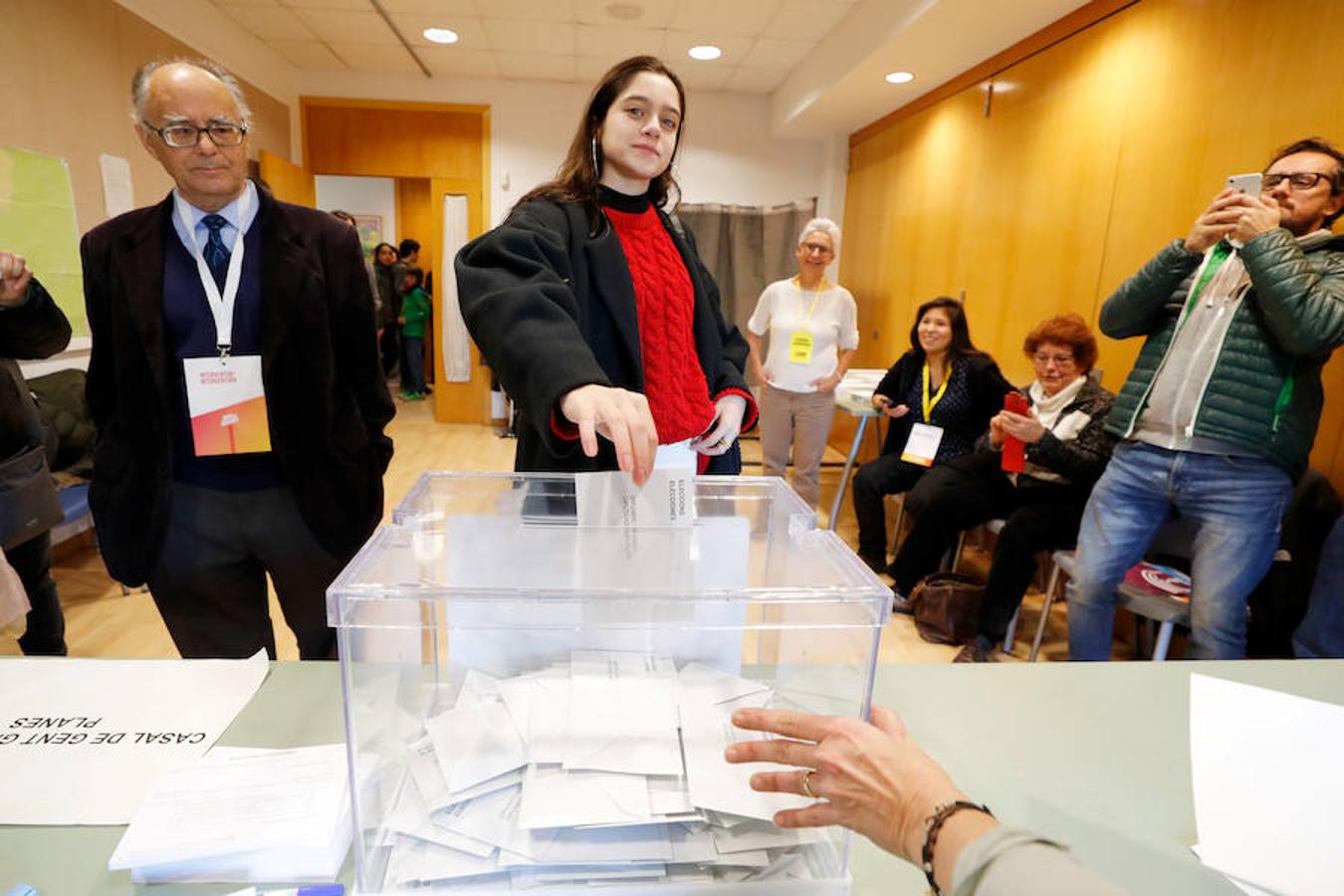 Las imágenes más curiosas de la jornada electoral en Cataluña