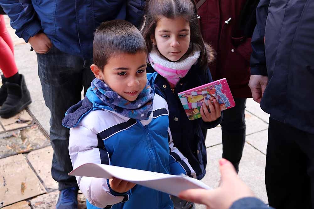 Los burgaleses entregan un juguete a Cruz Roja