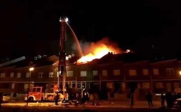 Arden cinco chalets en Cigales durante la noche de fin de año