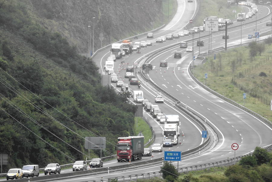 El transporte rechaza los desvíos obligatorios a autopistas y apoya la huelga en Guipúzcoa