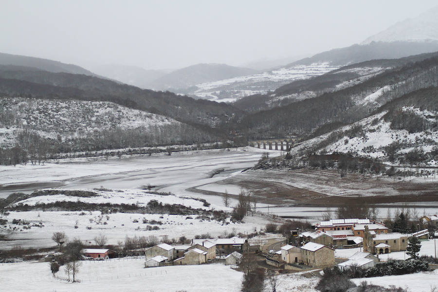 Tráfico solicita extremar la precaución en la A-67 por la nieve