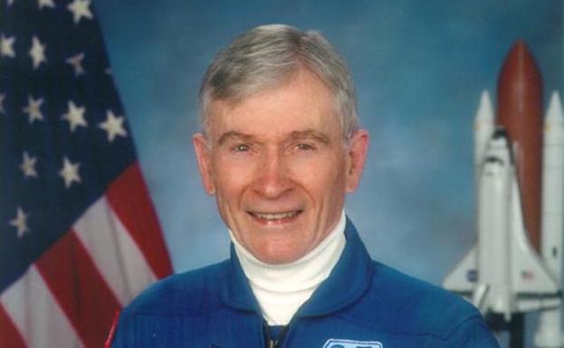 Muere el astronauta John Young, el noveno hombre en pisar la Luna