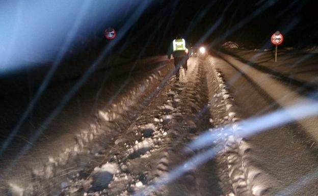 La DGT vuelve a cortar la AP-6, la AP-61 y la AP-51 por la intensidad de la nevada