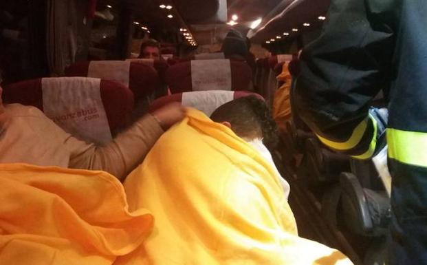 Personas atrapadas denuncian el 'desastre' en la AP-6: «Nevada enorme sin quitanieves»