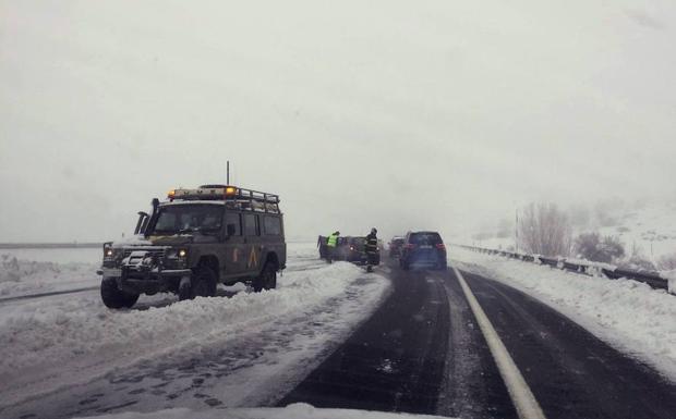 Todos los vehículos con conductor ya han sido rescatados de la AP-6, AP-61 y AP-51